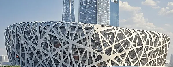 围护系统材质选择的重要性及在钢结构工程体系中的优缺点分析