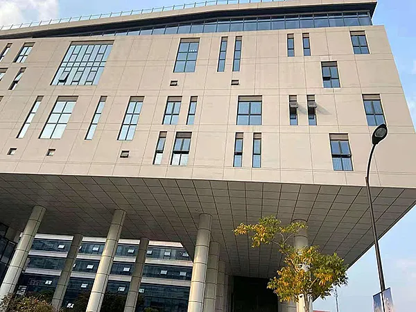 钢结构的成本与传统建筑材料相比如何？