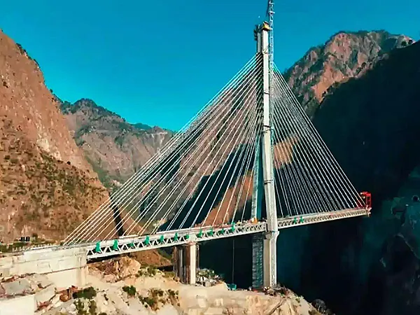 2025年五大颠覆性钢结构建筑