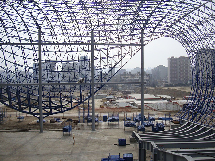 采用空间框架系统的建筑