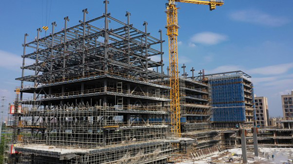 钢结构建筑具有极高的抗拉、抗压和抗剪强度