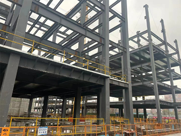 钢结构建筑满足大型项目的高标准和严格要求